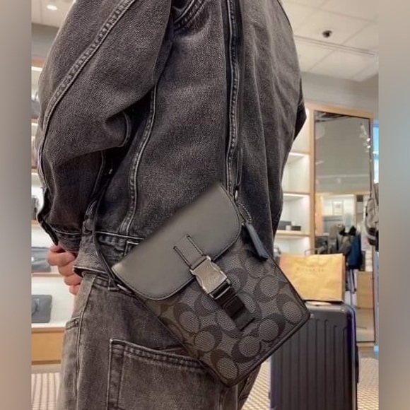 Coach Track Small Flap Crossbody In Signature Canvas NWT - Picture 3 of 8